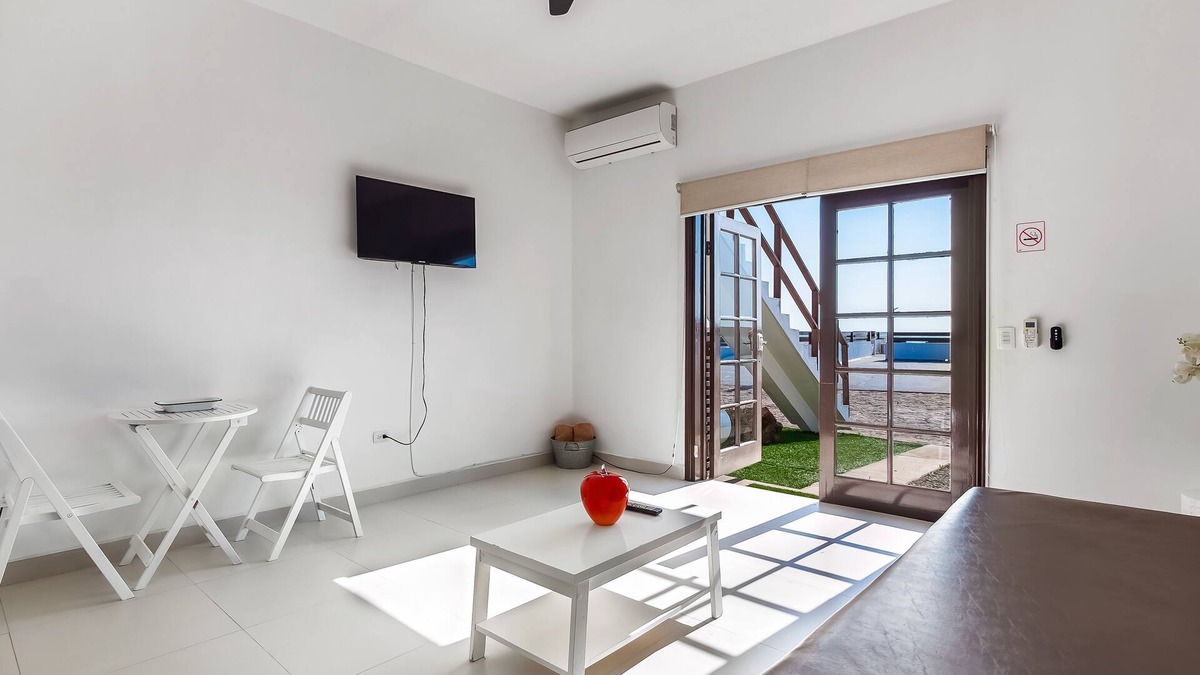 La Paloma House | Bright dog-friendly suite with kitchenette, heated outdoor pool, hot tub, patio