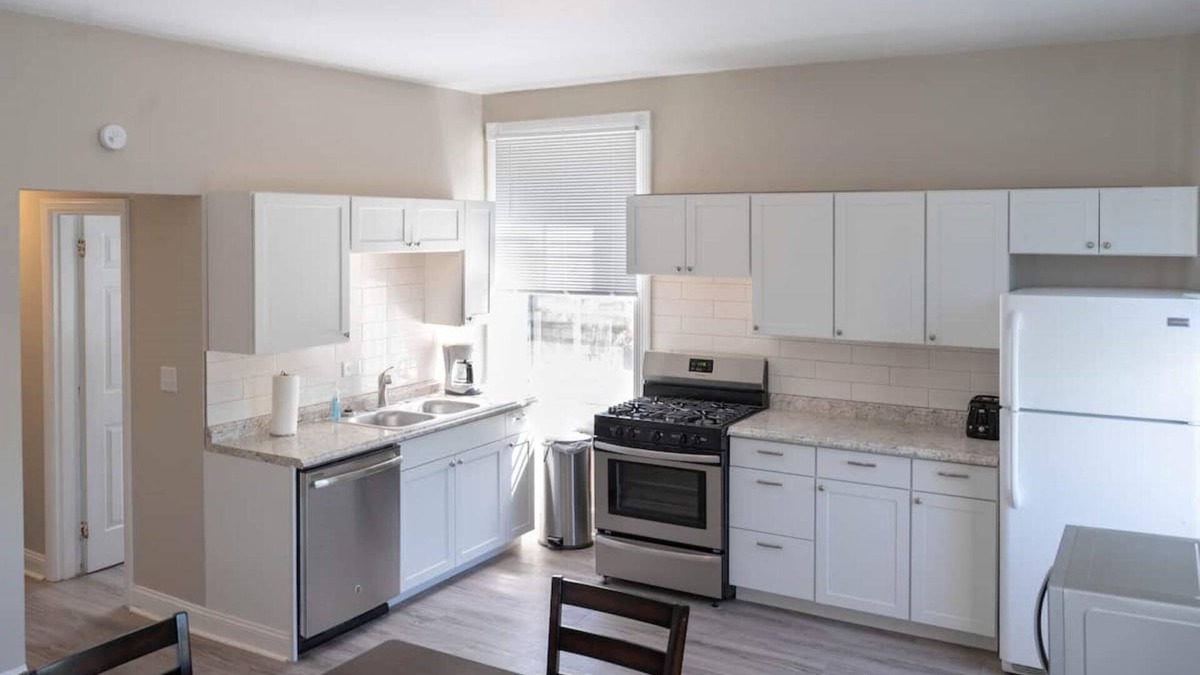 Mount Auburn House | ⭐️ Bright & Dreamy⭐️| Mins to Downtown, 👑 Queen Beds