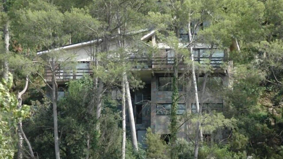 Torrelles de Llobregat Apartment | Bright duplex apartment, surrounded by pine forest, pets welcome