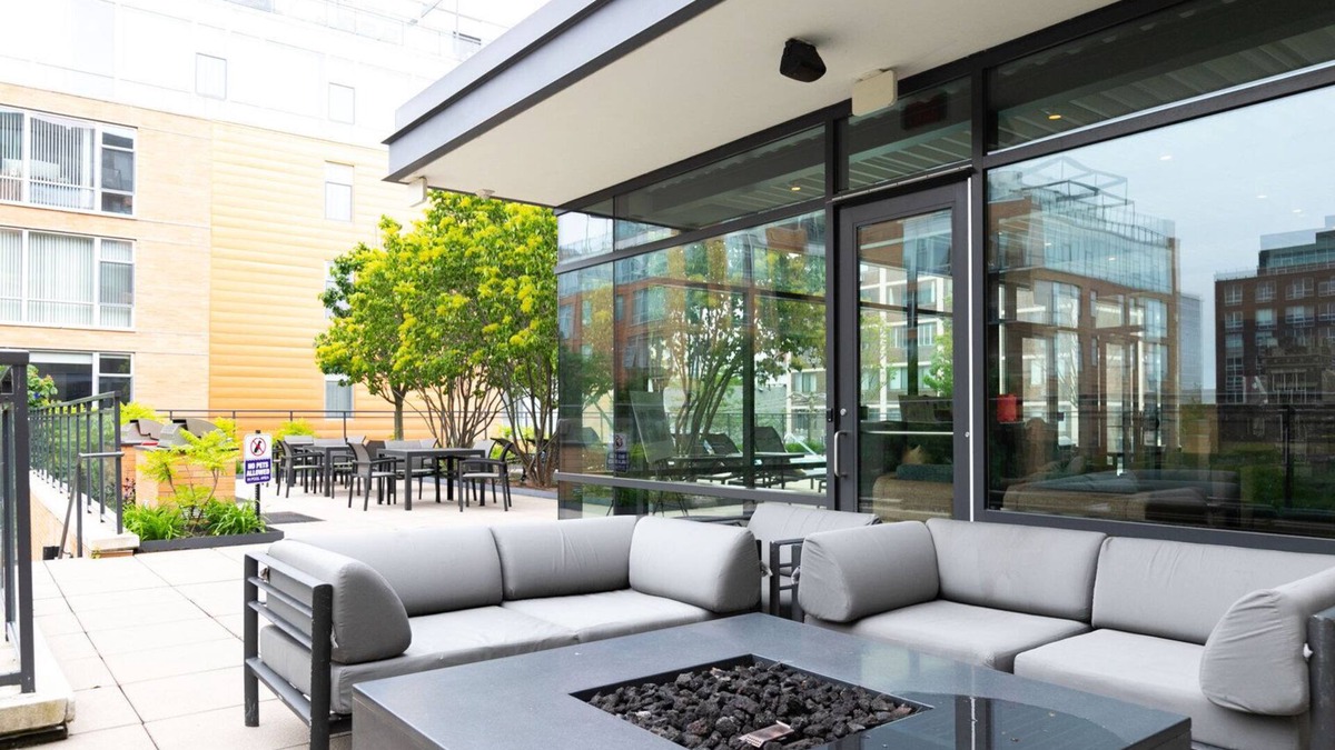 Evanston Apartment | Bright Evanston 1BR w/Pool & Gym, walk to Northwestern, by Blueground