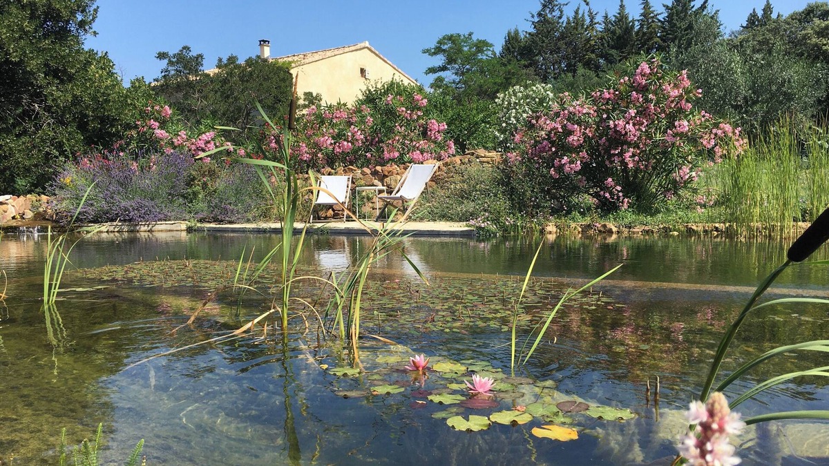 La Capelle-et-Masmolene Apartment | Bright, open-plan vacation apartment in Provence for nature and culture lovers
