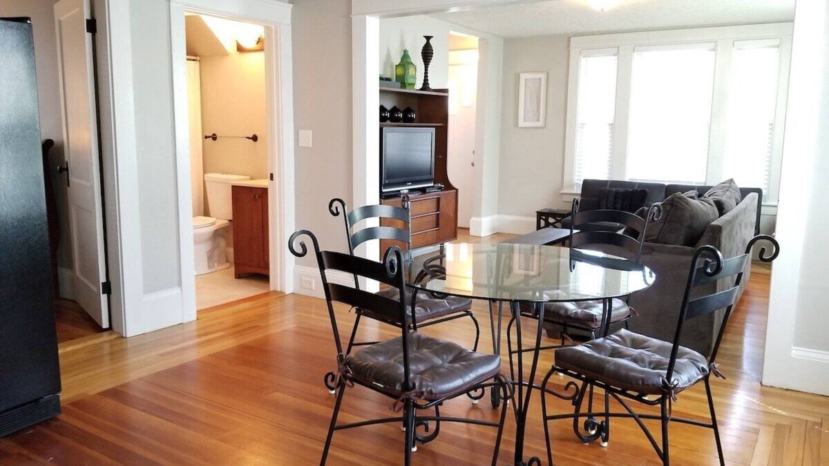 Manchester Apartment | Bright Front Facing Unit - Private Front Farmers Porch