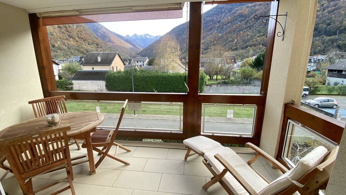 Saint-Mamet Apartment | Bright, fully-equipped apartment