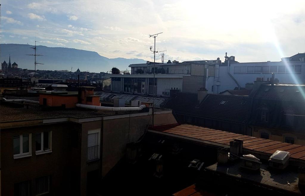 James-Fazy Apartment | Bright Geneva downtown apartment