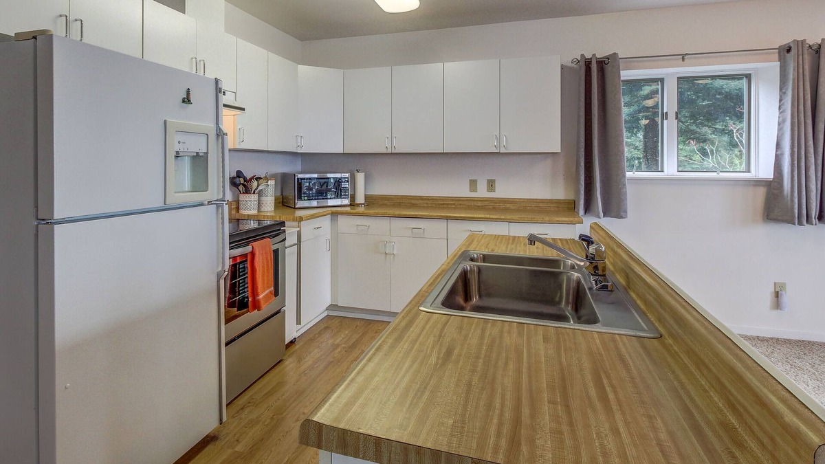 Diamond Point Apartment | Bright getaway with water views & prime location - blocks to the beach