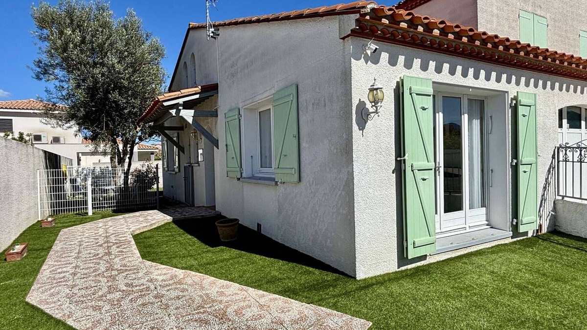 Latour-Bas-Elne House | Bright Ground-Floor Apartment with Garden in Quiet Area, Close to Beach and Shops