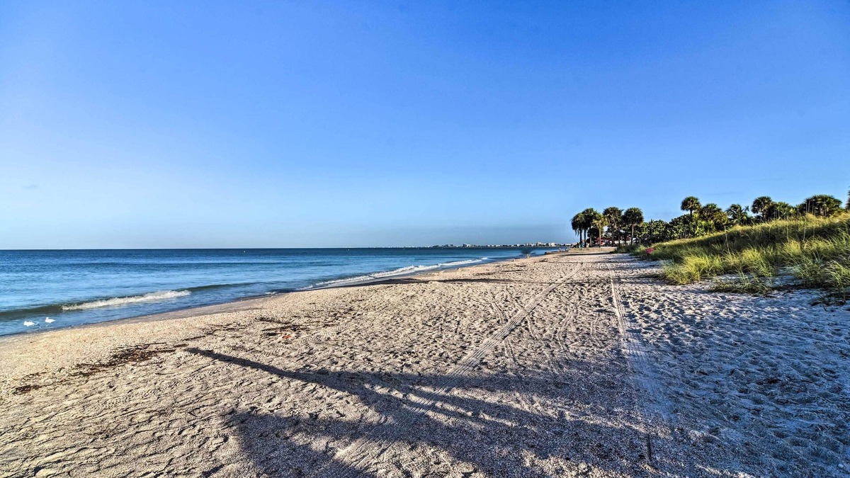 Pass-a-Grille Historic District Apartment | Bright Gulf Coast Escape - 8 Mi to Johns Pass!