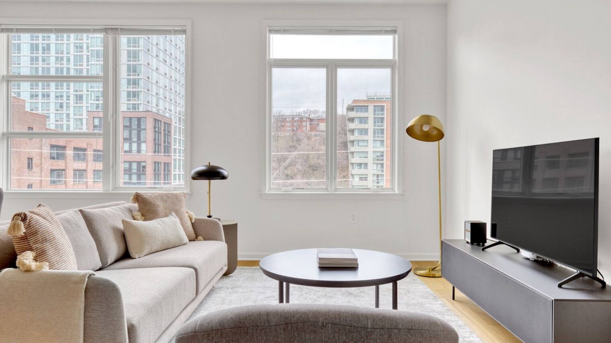 Hoboken Apartment | Bright Hoboken 2BR w/Gym, Pool & Shuttle, near waterfront, by Blueground