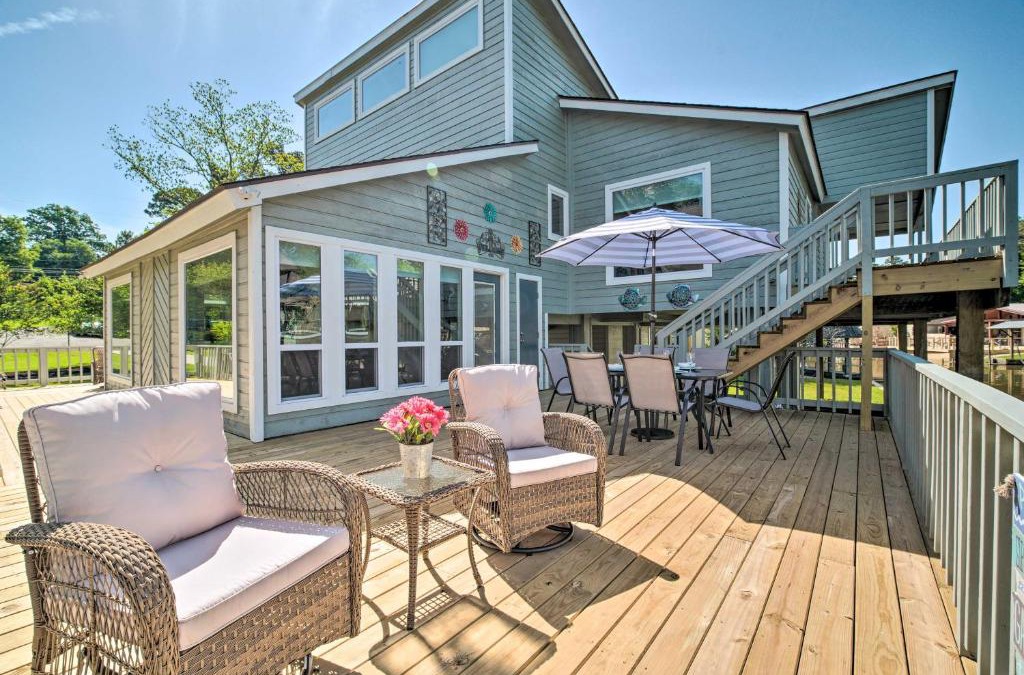 Willis House | Bright Home with Dock on Lake Conroe!