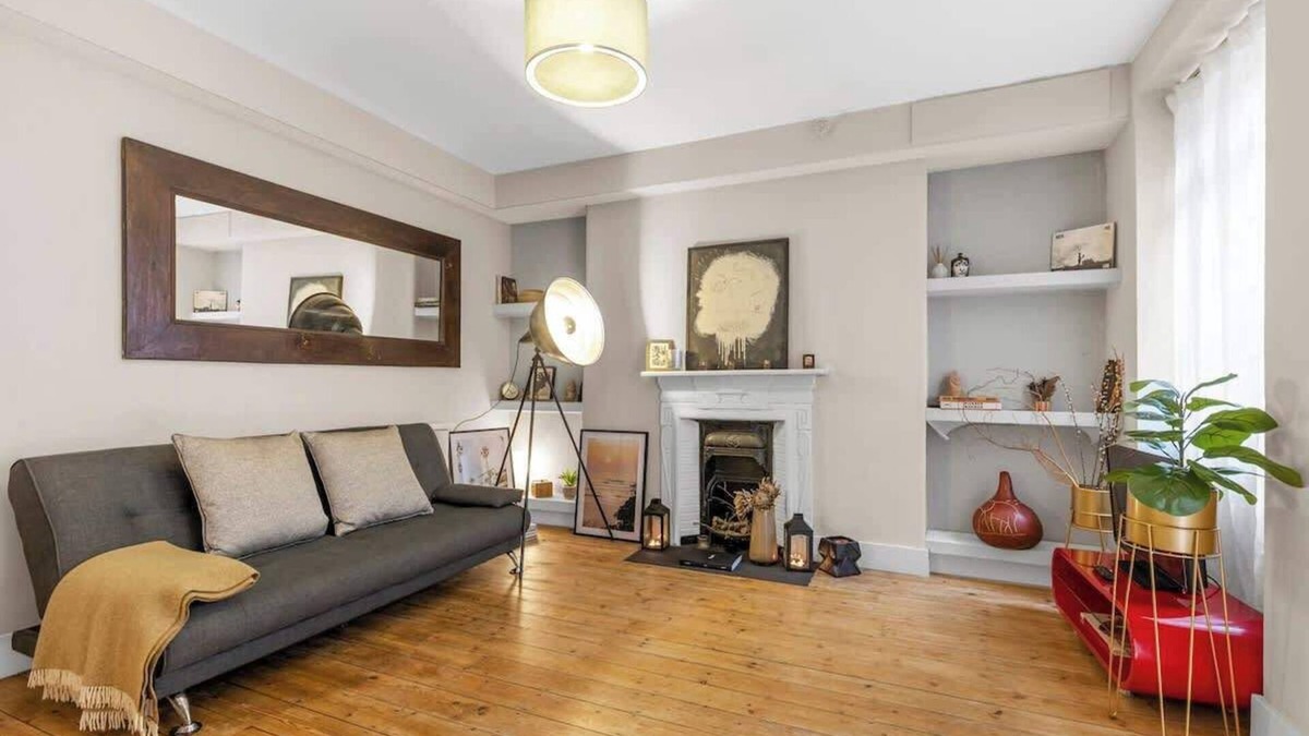 Paddington Apartment | Bright Hyde Park Flat | Private Patio