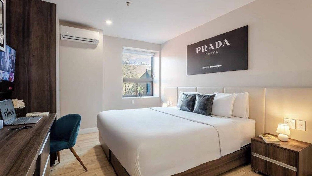 Gay Village Hotel | Bright King – Berri-UQAM Vibe