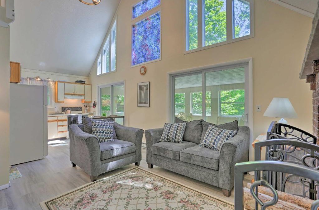 Hamlin House | Bright Lake Ariel Home Family and Pet Friendly