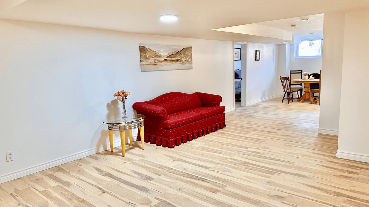 Port Colborne Apartment | Bright Large Apartment near the Nickel Beach