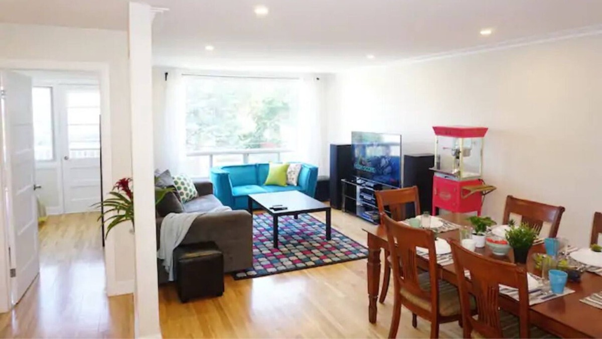 Cote-Saint-Luc House | Bright, Large & Ultra Clean 5 BR in Safe Area