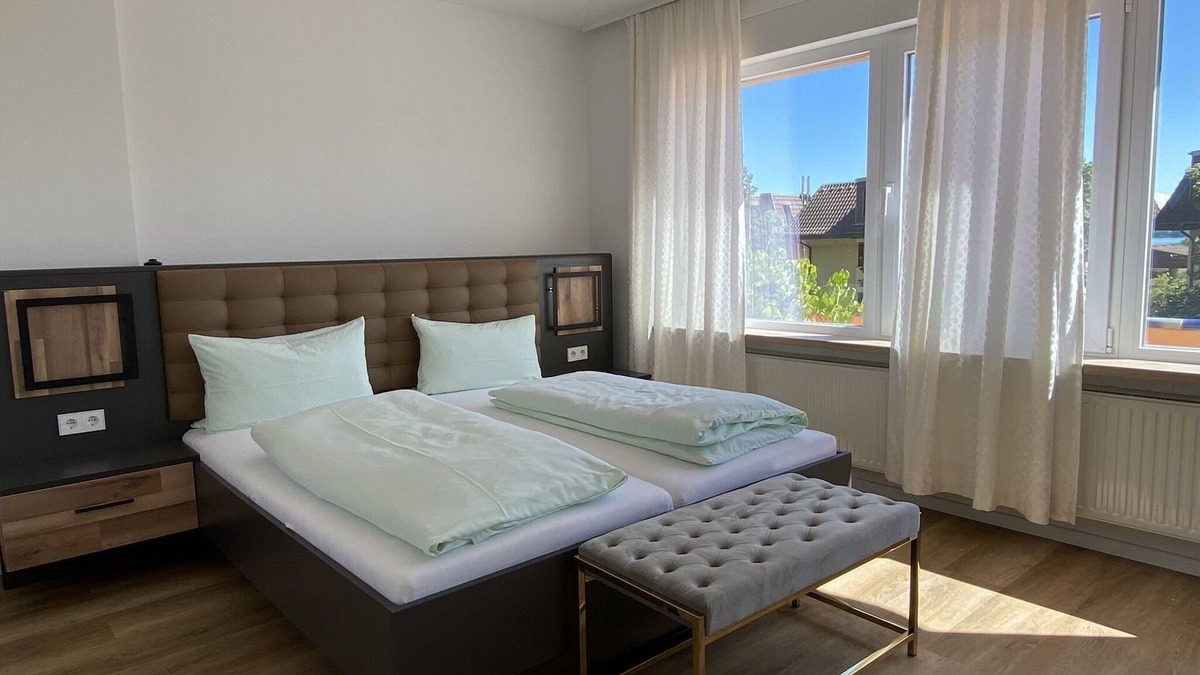 Ueberlingen Apartment | Bright large vacation apartment with terrace and large professional kitchen