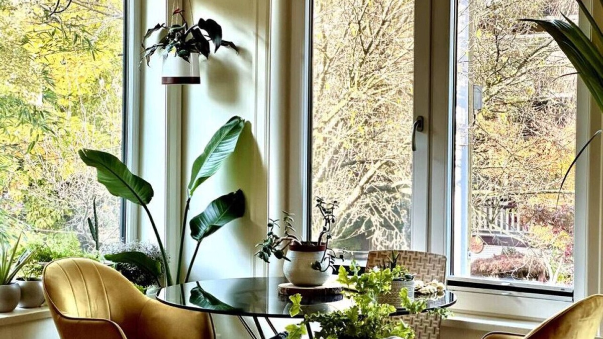 Grandview-Woodland Condo | Bright Light in the City, Steps from ‘The Drive’