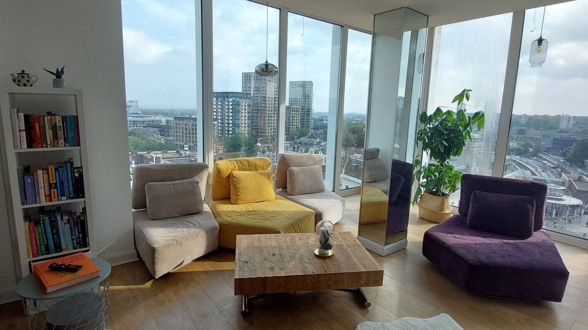 Woolwich Riverside Apartment | Bright & Luxurious Flat with Skyline View