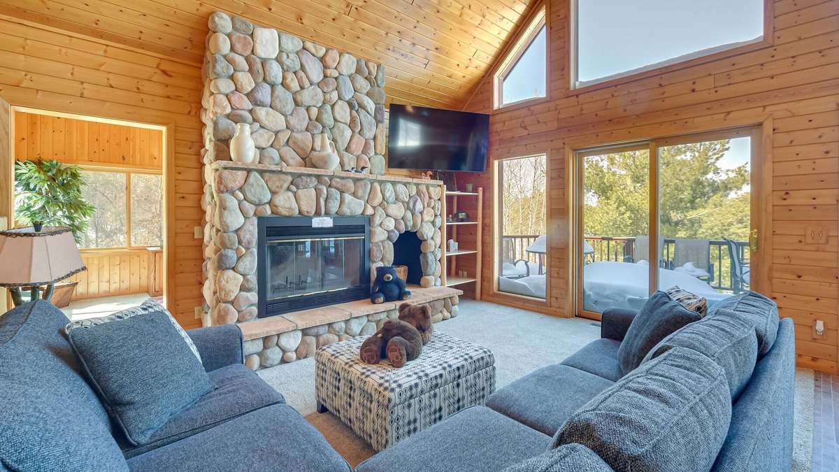 Minong House | Bright Minong Vacation Rental on Little Sand Lake!