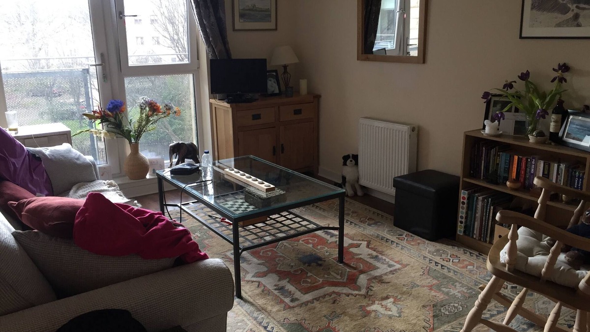 Leith Apartment | Bright, modern, 1 bdrm 2nd floor flat with balcony in quiet cul de sac in Leith