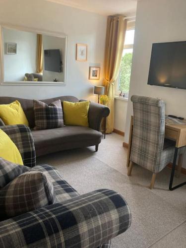 Central Aberdeen Apartment | Bright modern 2 bedroom apartment Free parking and WI-FI