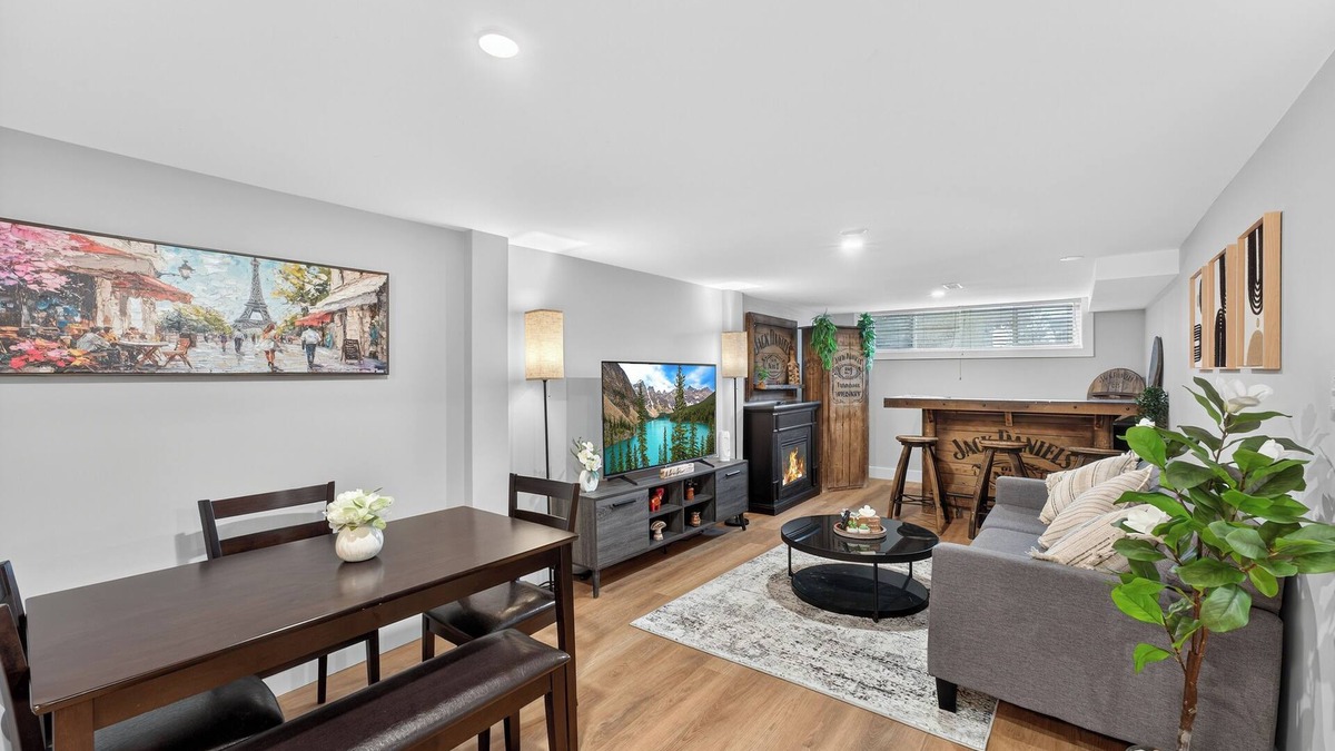 Kingston House | Bright & Modern 2BR Basement Suite w/Rustic Bar & Private Entrance