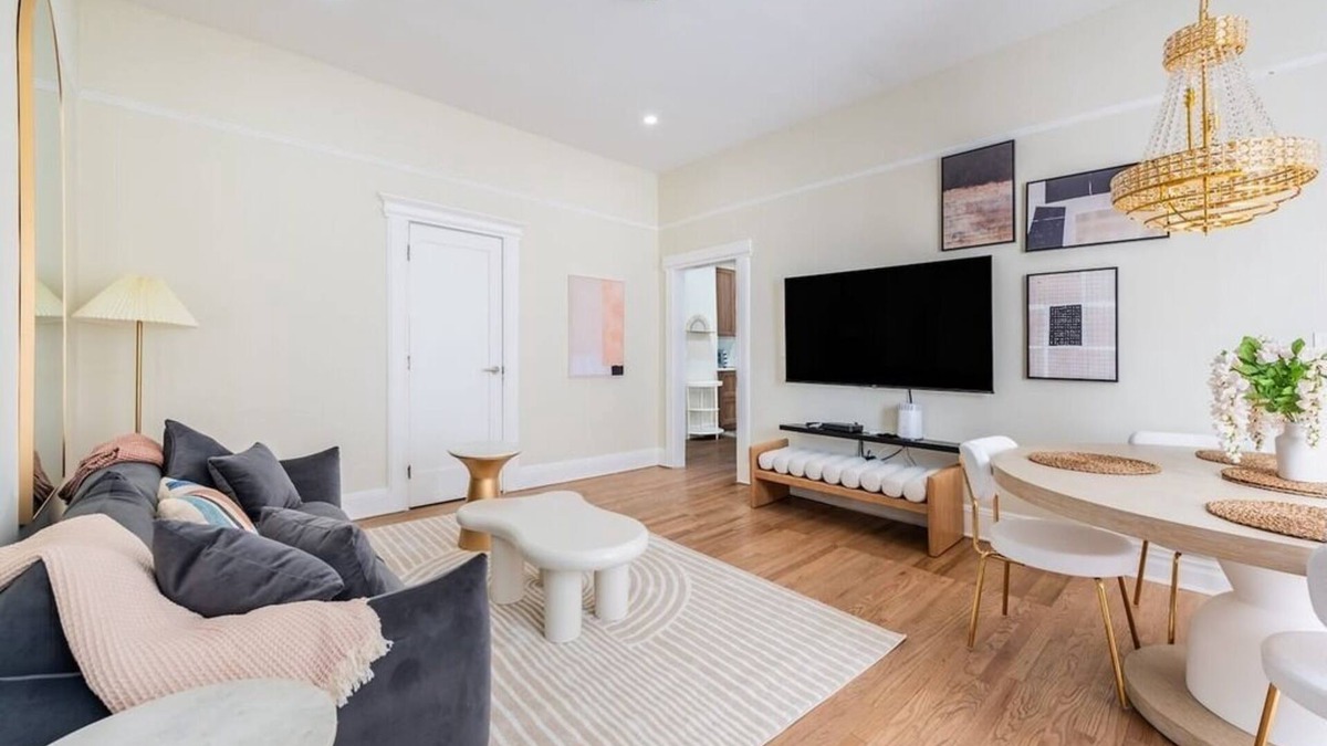 Communipaw Apartment | Bright & Modern 35 Mins to NYC Extended Stays