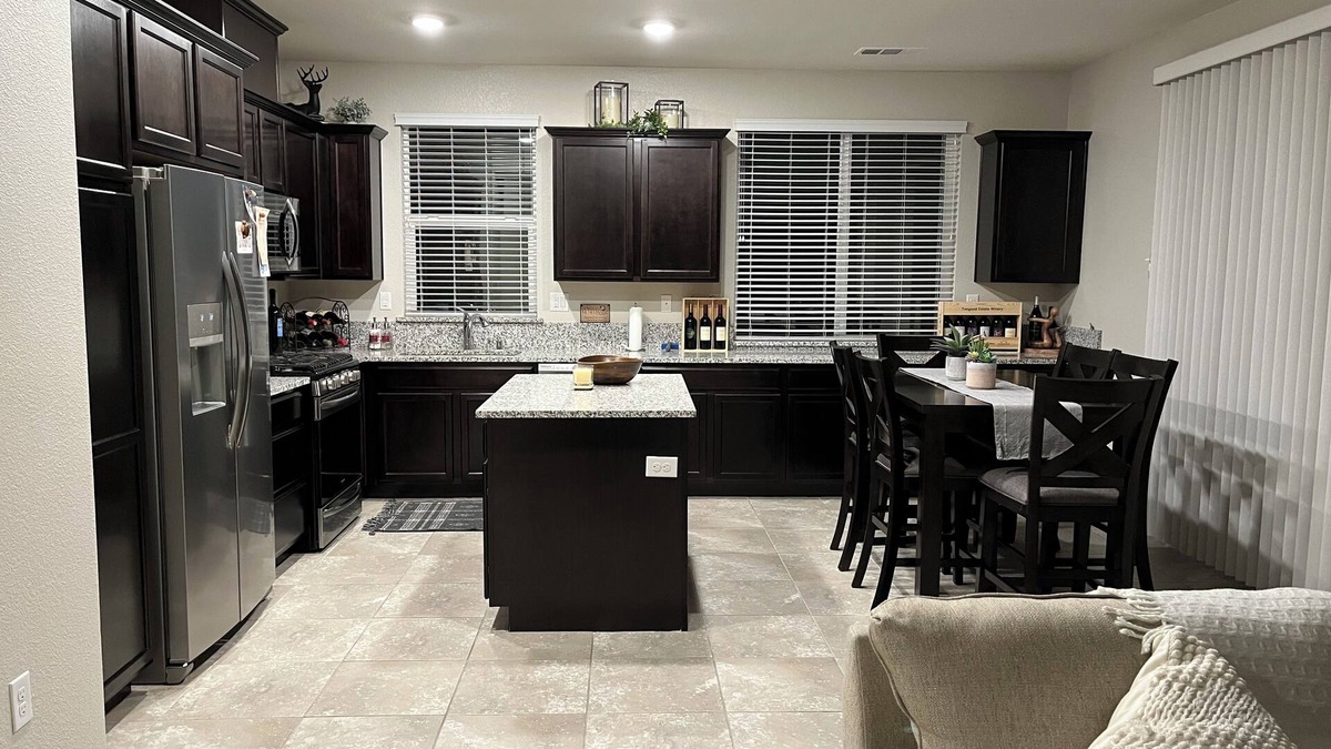 Sparks House | Bright & Modern 3BR Home