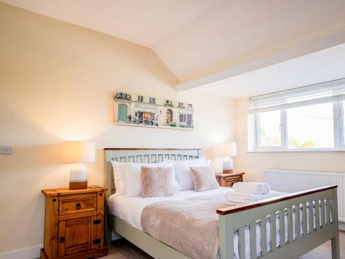 Hereford Apartment | Bright, Modern Apartment in City Centre with Private Driveway Parking