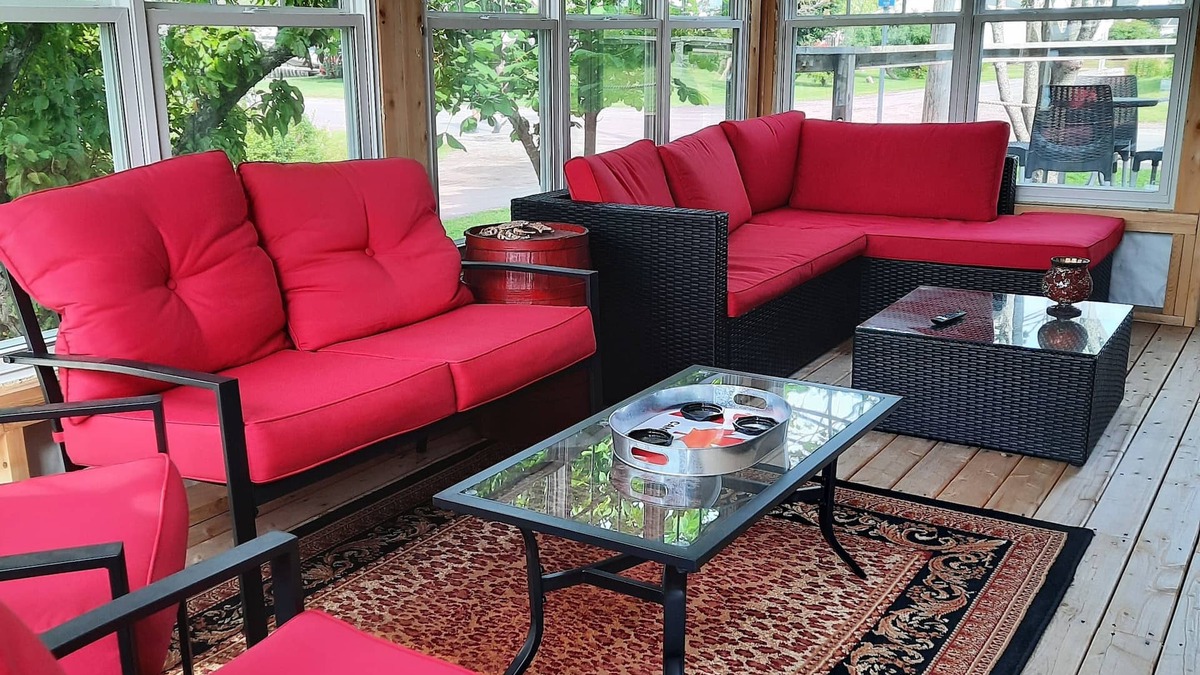 Pointe-du-Chene Cottage | Bright modern cottage close to parlee beach.