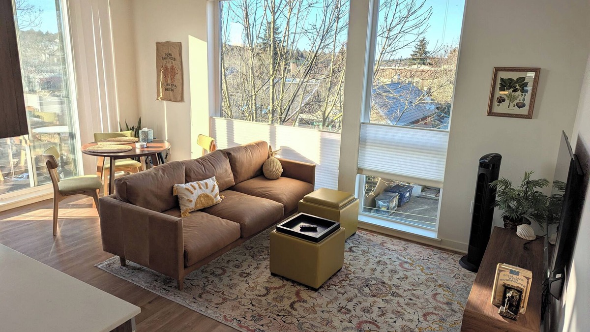 Wallingford Condo | Bright & Modern Condo in Seattle's Wallingford District