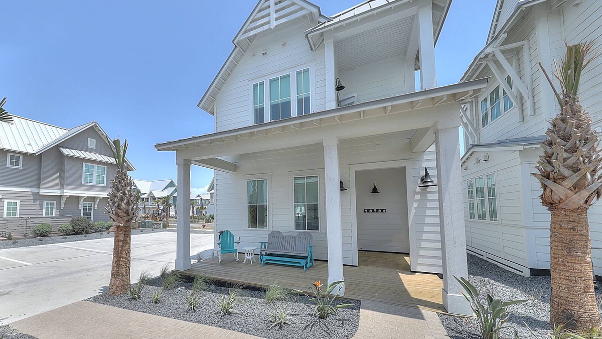 Port Aransas Cabin | Bright, modern home with shaded porch, AC & on-site golf, pool, beach access