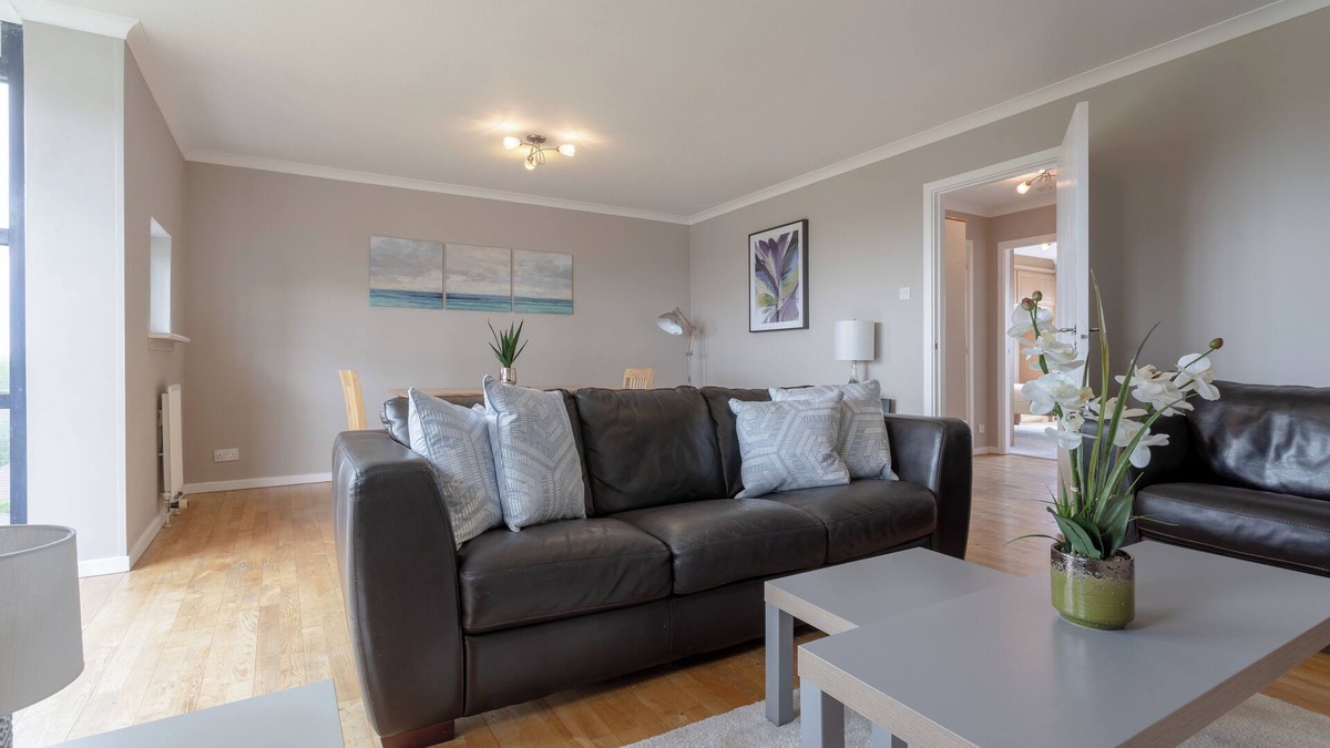 Surrey Docks Apartment | Bright, Modern One-Bed w. Stunning View of Thames