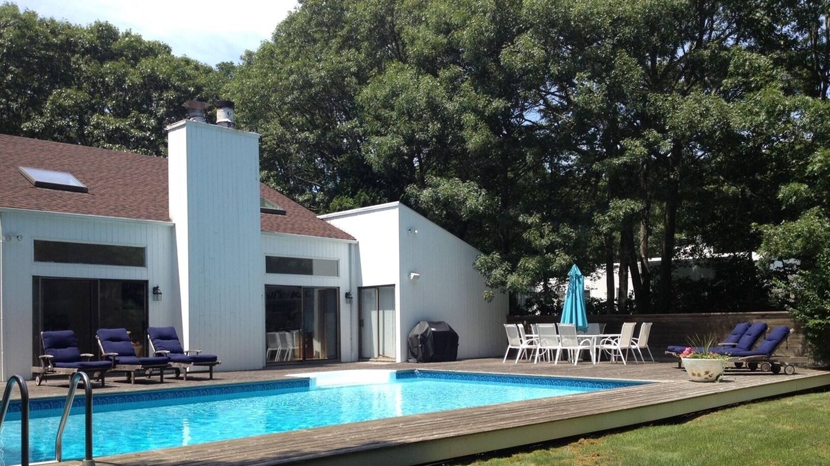 Quogue House | Bright Modern Quogue Home - Enjoy the Sun, Pool, Hot Tub, and Yard