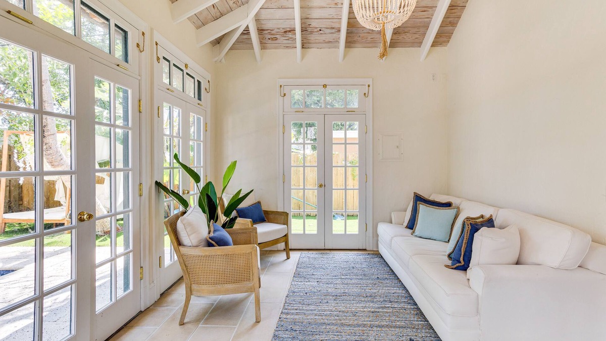 Southside Cottage | Bright & Modern West Palm Beach Cottage w/Loft