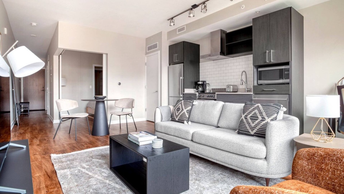 Mount Vernon Triangle Apartment | Bright Mount Vernon 1BR w/Gym, Roof & W/D, near Metro, by Blueground