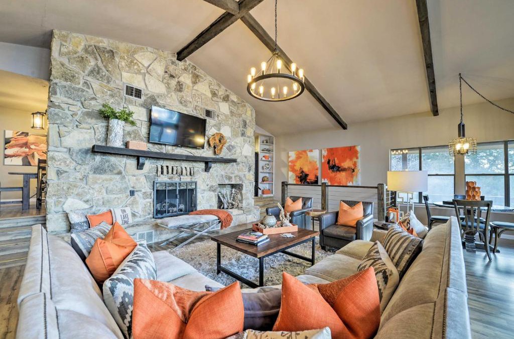 Granbury House | Bright n Breezy Waterfront Lake Granbury Getaway!