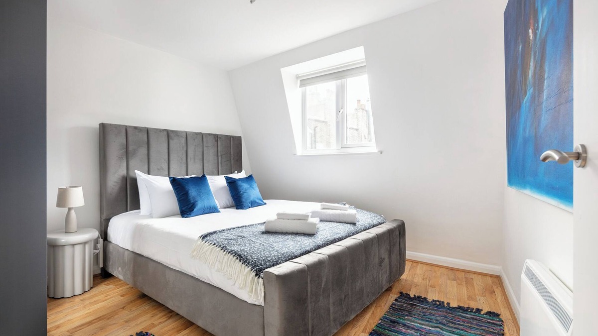Pimlico Apartment | |> Bright n' Charming Air Conditioned Two Bed in Heart of London<|