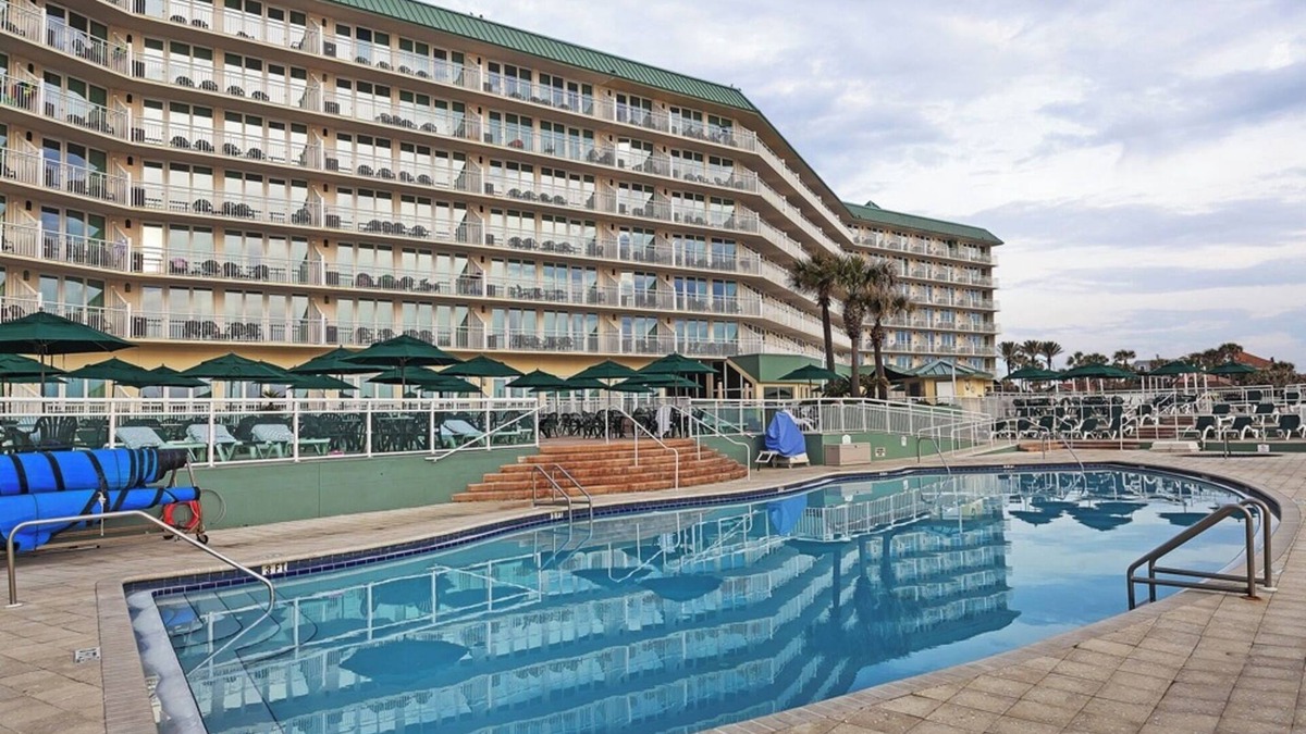 Ormond Beach Hotel | Bright Oceanfront Studio in Ormond Beach – Balcony w/Stunning Sunrise Views
