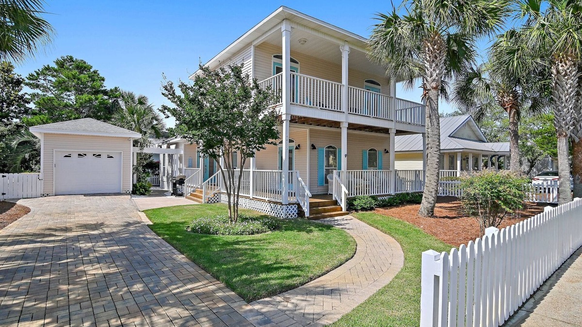 Clipper Cove House | Bright open floor plan, 4 minute walk to Beach, Community pool!