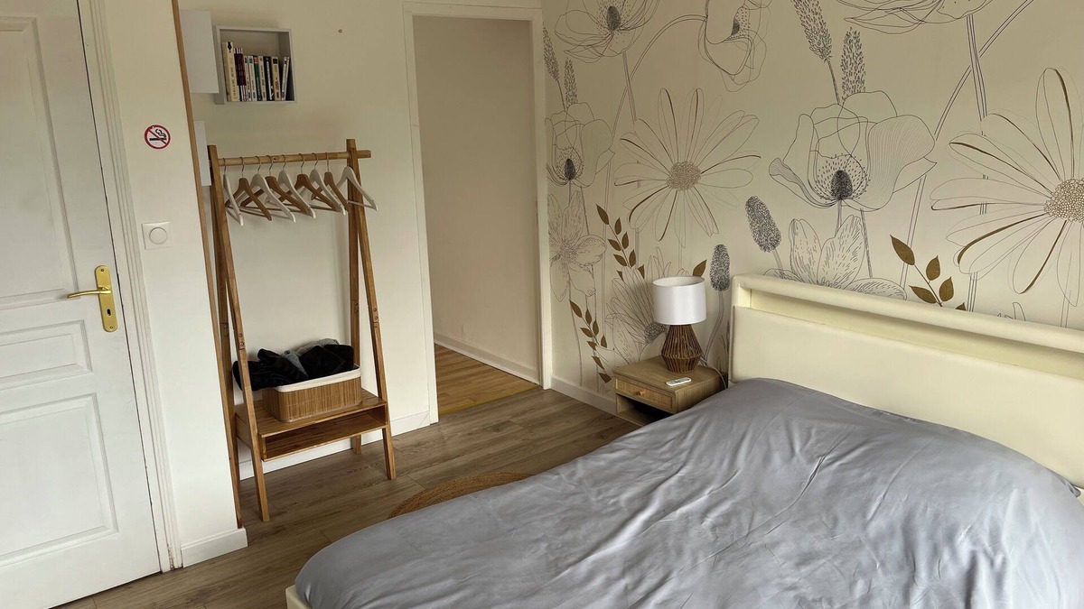 Enquin-les-Mines Bed & Breakfast | Bright, quiet guest room with breakfast included