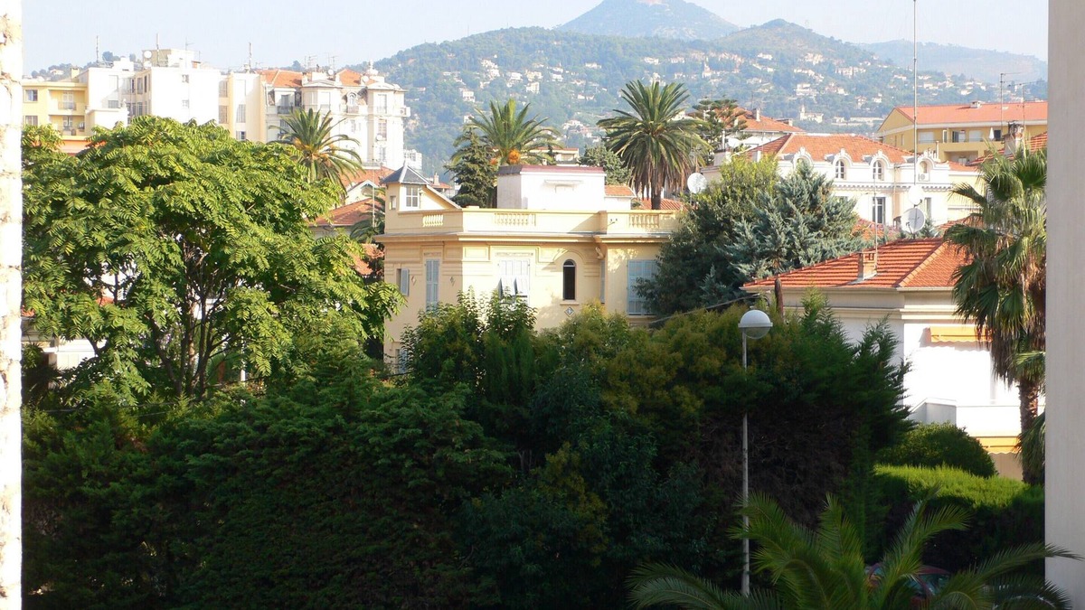 Mantega Apartment | Bright, quiet and centrally located apartment with balcony and air conditioning