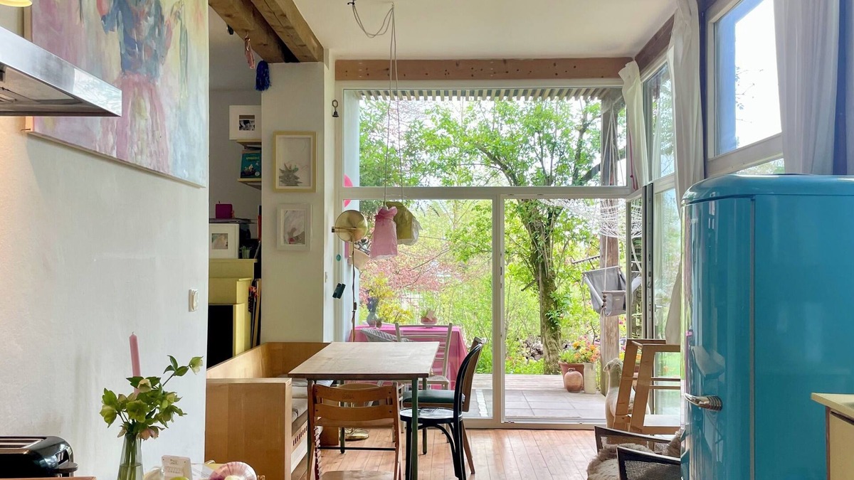 Utting am Ammersee Apartment | Bright, quiet apartment with terrace and large natural garden. Lake and train station nearby