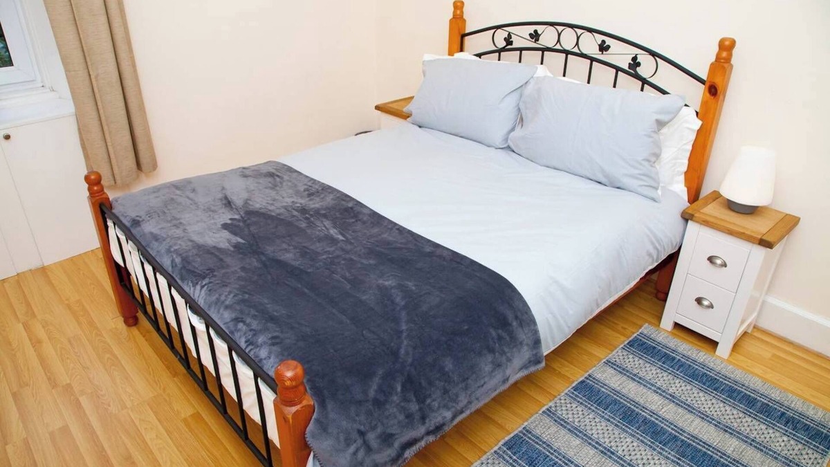 Newhaven Apartment | Bright & Quiet Edinburgh Home + Free Parking