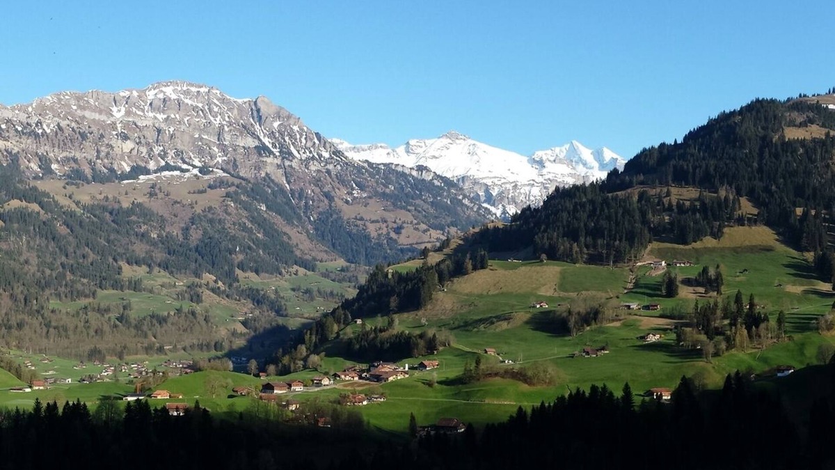 Frutigen Apartment | Bright, quiet, well-furnished non-smoking apartment with a fantastic view