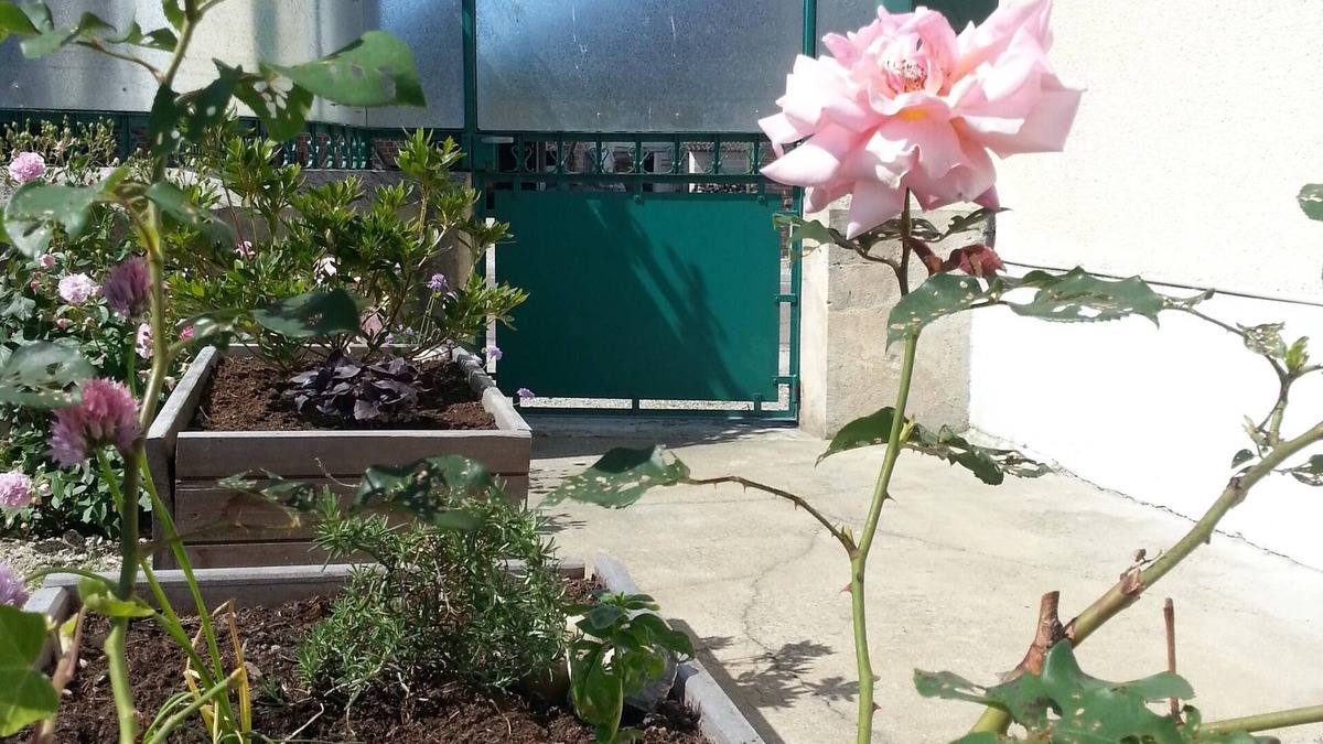 Villechetif House | Bright room with private bathroom/Bright room with private bathroom