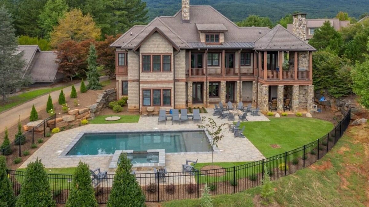 Mill Spring House | Bright's Creek Manor: 5BR Home-Private Pool