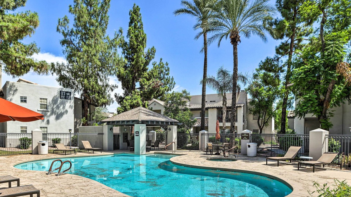 North Scottsdale Condo | Bright Scottsdale Condo w/Patio: 8 Mi to Old Town