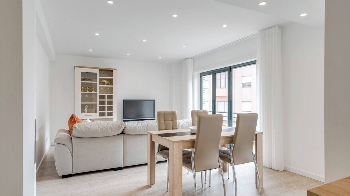 A Ver-o-Mar Apartment | Bright Seaside Flat by Host Wise