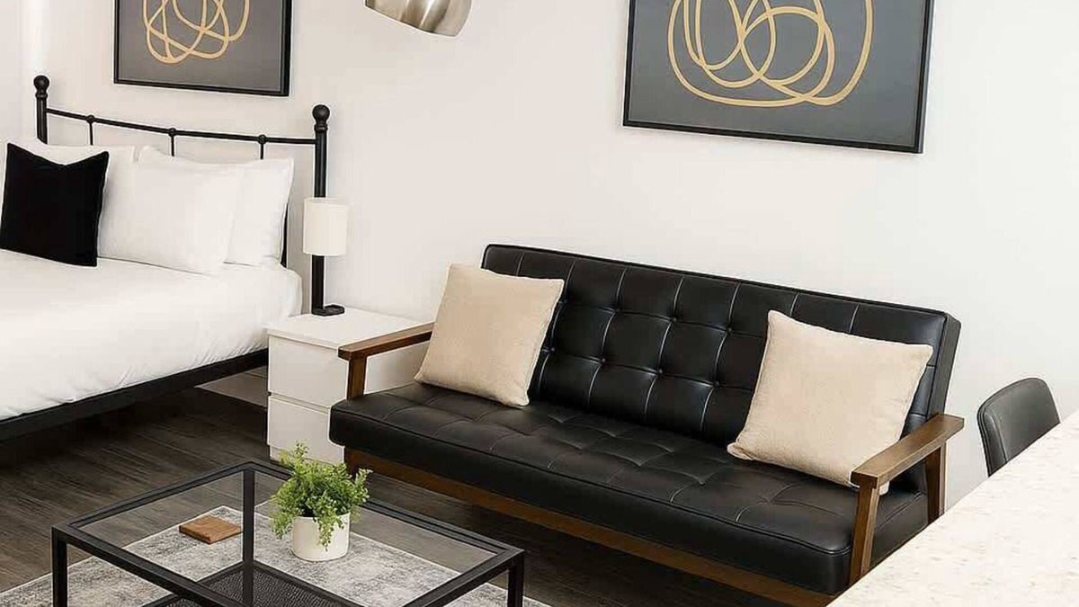 East Hyde Park Apartment | Bright South Hyde Park Studio