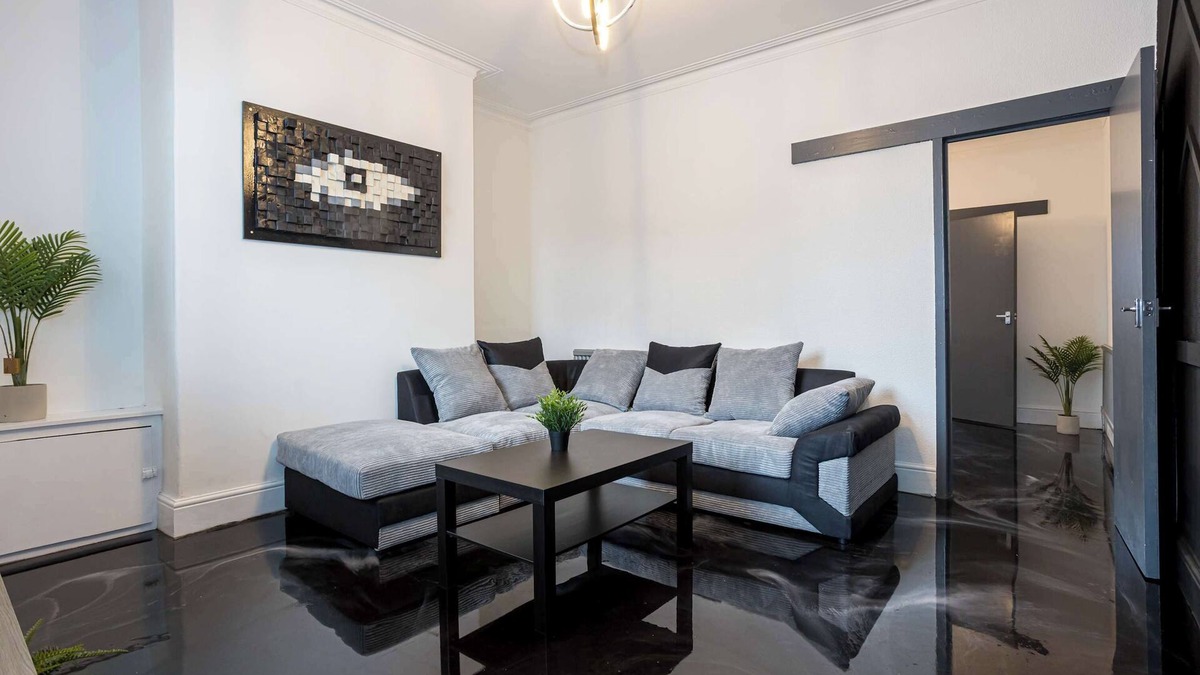 St Helens House | Bright & Spacious 2 Bedroom Home in St Helens